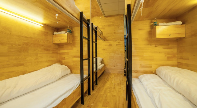 Кровать в общем номере Coco0n Old Quarter Hotel