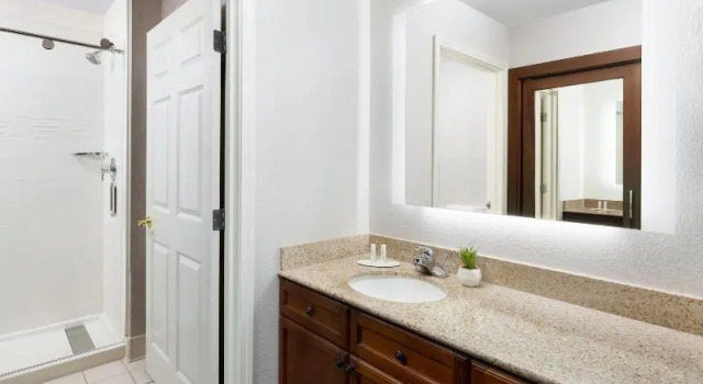 Двухместный люкс Courtyard by Marriott Potomac Mills Woodbridge