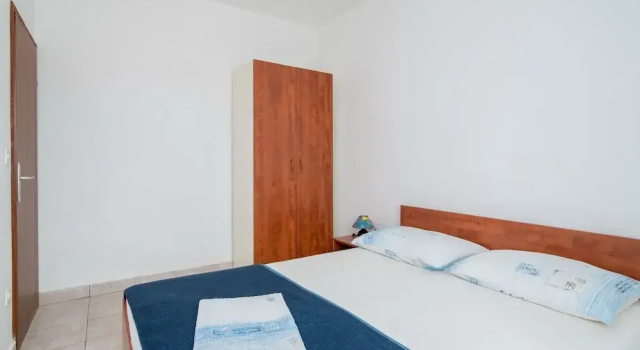 Apartments Neva- Two Bedroom Apartment With Balcony, Book Lejlighed Hoteller i Split Region med parkering, Parkering