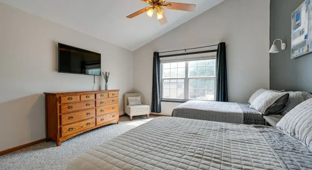 Dog-friendly Baraboo Vacation Rental w/ Yard!, Varaa Huoneisto Asunnot kohteessa Wisconsin, Huoneisto