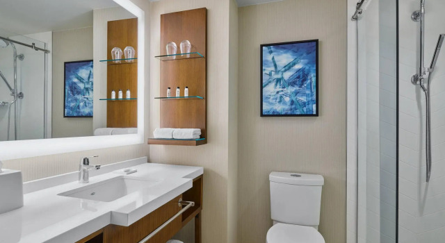 Четырёхместный номер Standard Delta Hotels by Marriott Ashland Downtown