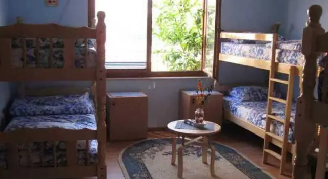 Кровать в общем номере Hostel Kosmopolit