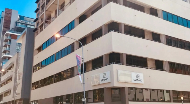 City Slicker Double Volume Loft, Magnificent Table Mountain View, close to V&A Waterfront, never any load shedding!, Забронировать Отель Отели Кейптауна с бассейном, рядом с Замок Доброй Надежды, Бассейн