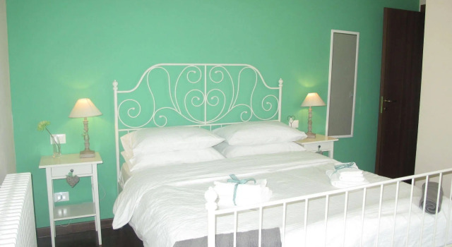 B&B Al Colle, Book Bed and Breakfast Hoteller i Magliolo med parkering, Parkering