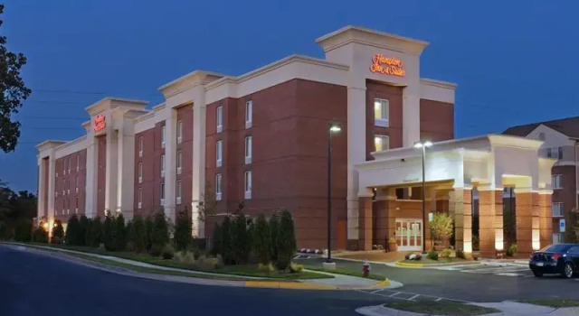 Четырёхместный люкс Executive Hampton Inn & Suites Herndon-Reston