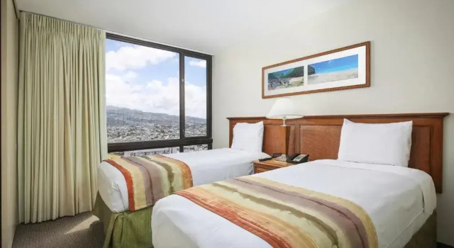 1-bath Suite Partial Ocean View с 2 комнатами Aston Waikiki Sunset