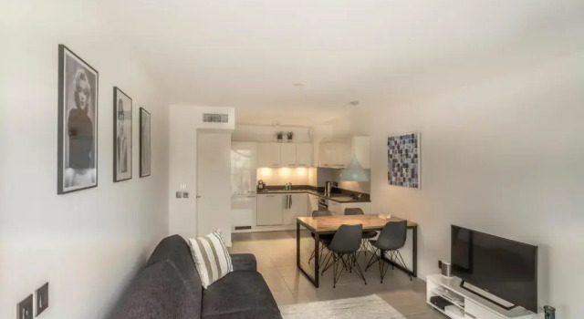Апартаменты c 1 комнатой Modern 1 Bed Apartment in Prestigous Area of Cannes a Short Walk to the Croisette and the Palais - 1903