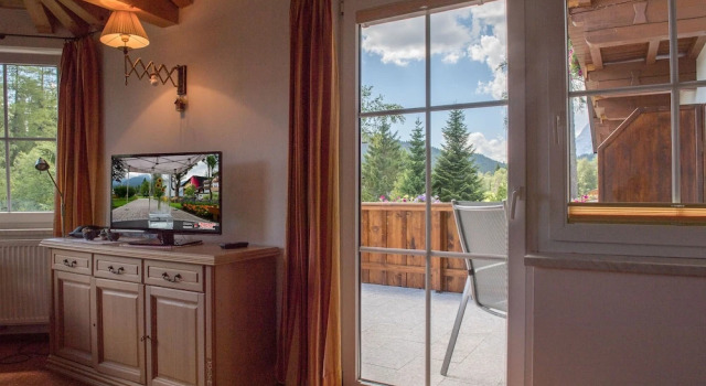Семейные апартаменты c 1 комнатой с балконом и с видом на горы Landhaus Charlotte am Geigenbuehel -Apartments