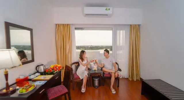 Двухместный номер Deluxe с балконом и с видом на реку Century Riverside Hotel Hue