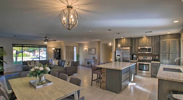 Коттедж 3 Mi to Old Town Scottsdale: Upscale Home w/ Pool!