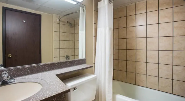 Двухместный номер Deluxe AmericInn by Wyndham Janesville