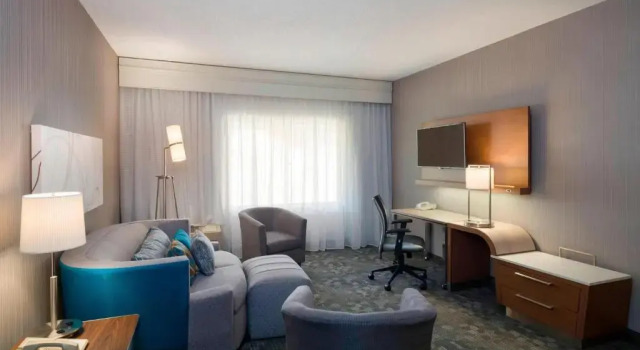 Двухместный люкс c 1 комнатой Courtyard by Marriott Scranton Montage Mountain