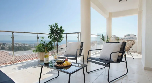 Апартаменты с 3 комнатами с балконом и с видом на океан Sanders Seaview Paphos