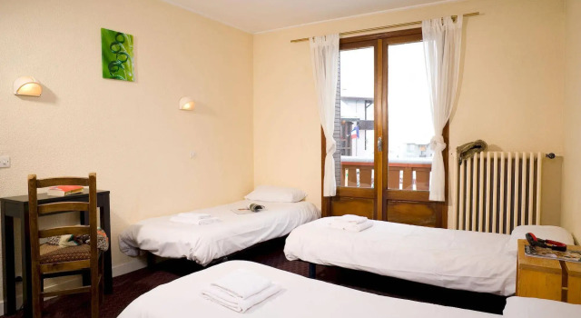 Madame Vacances Hôtel Les Airelles, Забронировать Отель Отели Ле-дез-Альп с парковкой, рядом с Гондольный подъемник Валле Бланш, Парковка