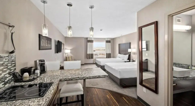 Люкс Home Inn & Suites - Swift Current