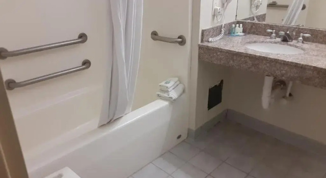Номер Standard Quality Inn & Suites Schoharie near Howe Caverns