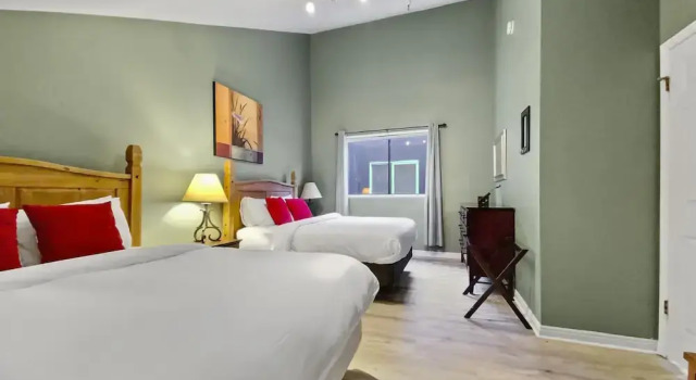 310 Snowblaze 2 Bedroom Condo by RedAwning, Забронировать Апартаменты/квартира Отели Парк-Сити с бассейном, рядом с Mountain Town Olive Oil, Бассейн