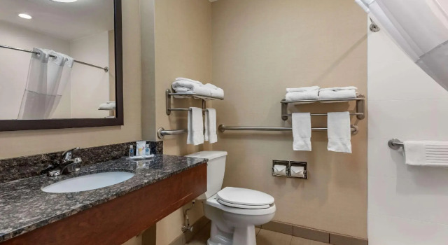 Четырёхместный люкс SureStay by Best Western Marion