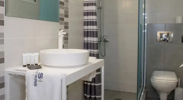 Трёхместный номер Standard с балконом Hotel Strass