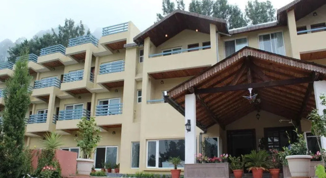 Hotel UNA Comfort Misty Oak By OYO Rooms, Rezervovat Hotel Nainital Uttarakhand