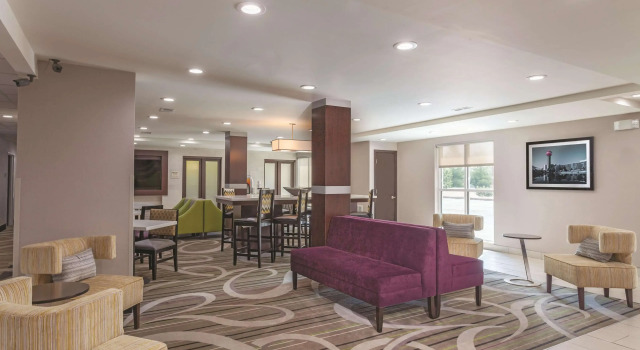 La Quinta Inn & Suites by Wyndham Knoxville North I-75, Boek Hotel Hotels in Tennessee met ontbijt, Ontbijt