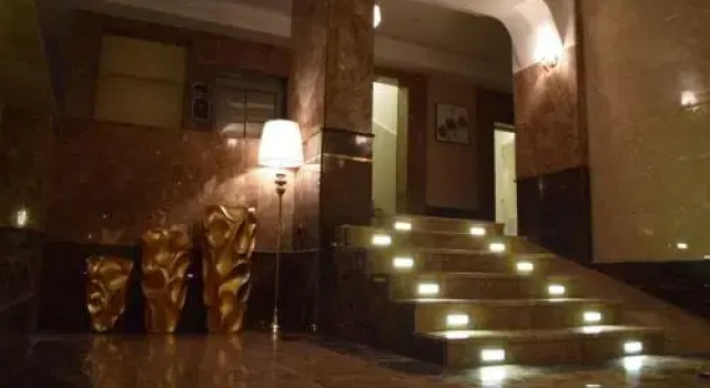 Al Shiraz Suites, Забронировать Отель Отели Мухейил с парковкой, Парковка