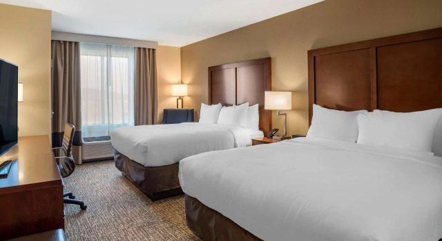 Четырёхместный номер Standard Comfort Inn & Suites Harrisonburg
