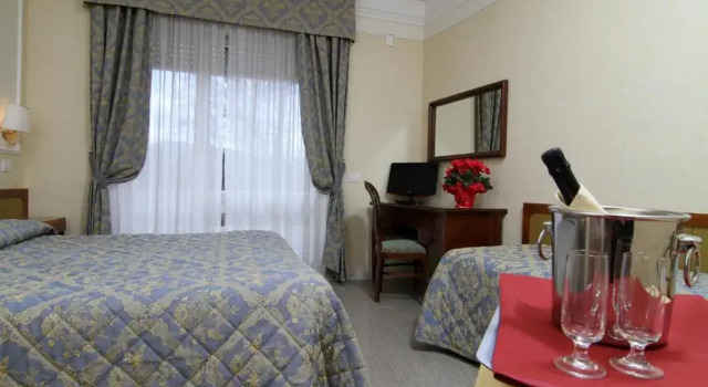 Трёхместный номер Standard Mondial Park Hotel