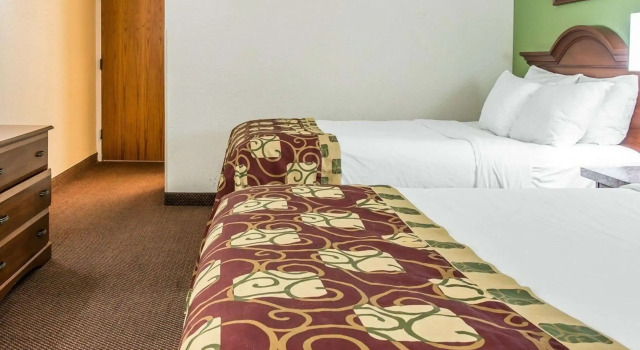 Четырёхместный номер Standard Clarion Inn I-94 near Expo Center