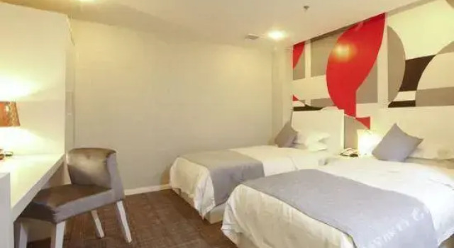 Кровать в общем номере Beijing Jiang Tai Art Hotel