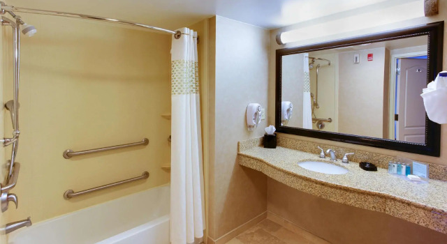 Четырёхместный номер Standard Hampton Inn Emporia