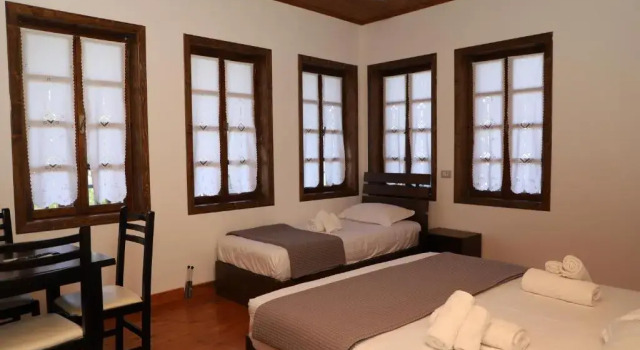 Hotel Demaj, Prenota Hotel Hotel economici a Berat County