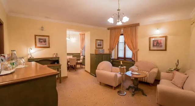 Полулюкс Hotel Octarna
