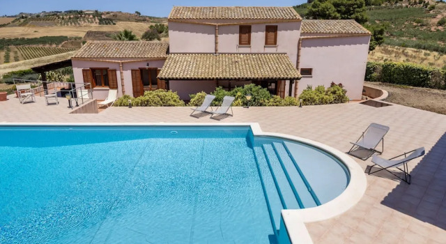 Villa sui Colli Ericini con Piscina, Prenota Villa Cottage a Erice, Cottage