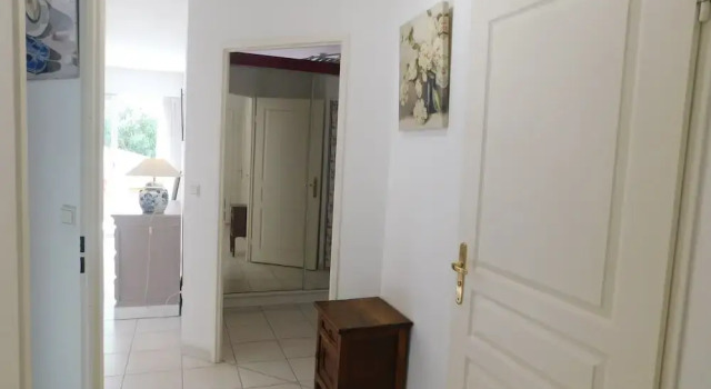 T2, Le Clos de la Reine, climatisation et parking privé