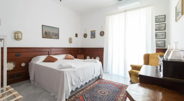 Palazzo Doria dAngri Suites, Забронировать Отель Отели Неаполя с парковкой, рядом с Кафедральный собор Неаполя, Парковка
