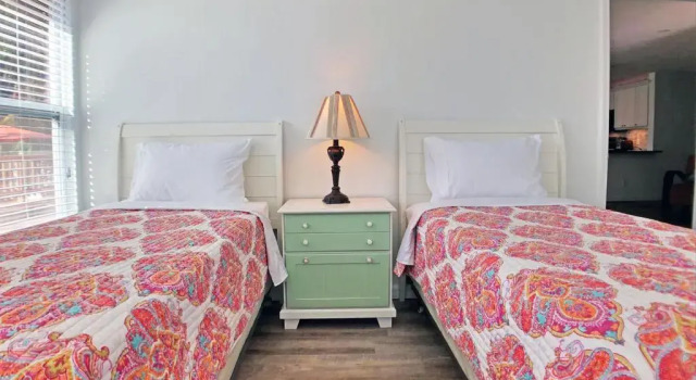 Коттедж с 3 комнатами Flip Flop Cottages