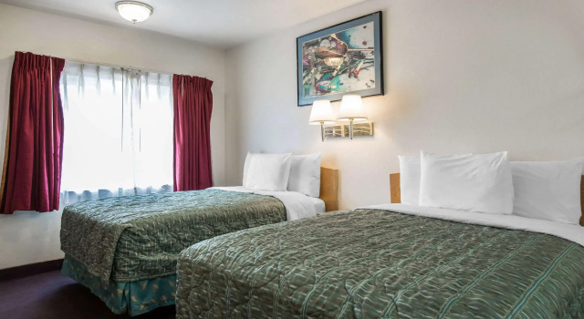 Четырёхместный номер Standard Rodeway Inn Beaumont