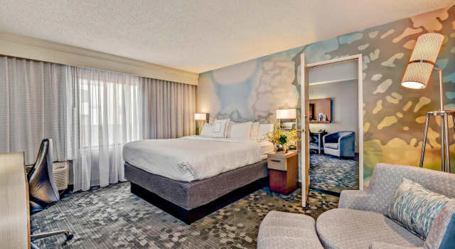 Двухместный люкс с 2 комнатами Courtyard by Marriott Boise Downtown