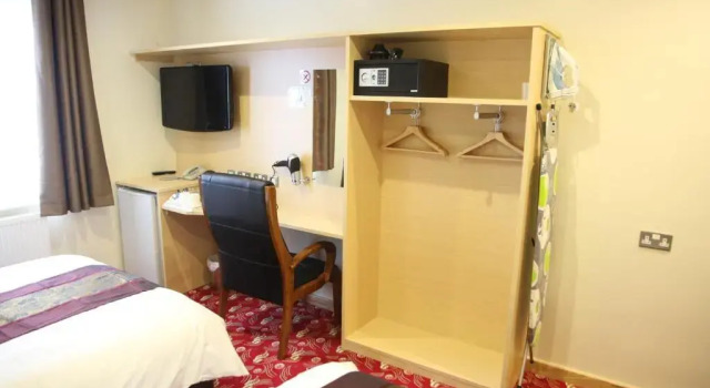 Семейный номер Standard Cambridge Hotel