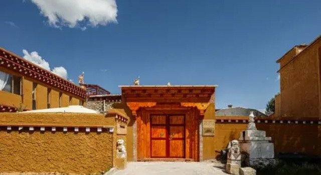 Litang Waiting for the Wind to Vacation (Letong Ancient Town Qianhu  Village Store), Varaa Hotelli Litang Sichuan