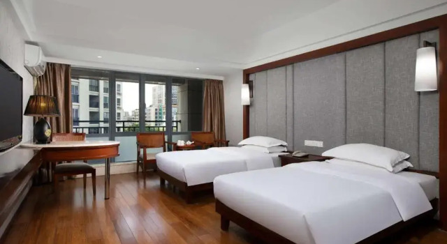 Двухместный номер Superior Ramada Encore by Wyndham Qionghai Downtown