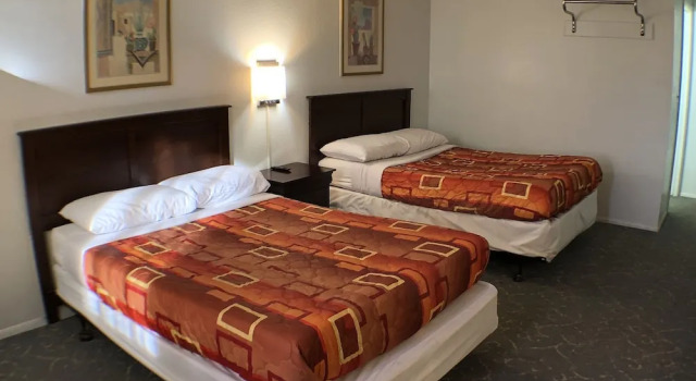 Четырёхместный номер Standard Tower 64 Motel & RV