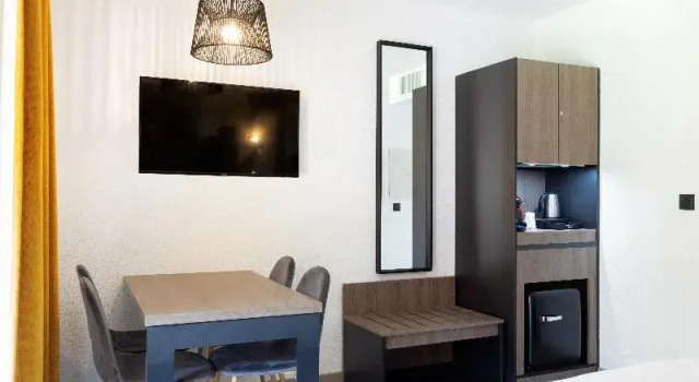 Трёхместный номер Standard с балконом SOWELL HOTELS LOlivier