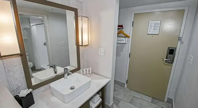 Четырёхместный люкс Country Inn & Suites by Radisson, New Orleans I-10 East, LA
