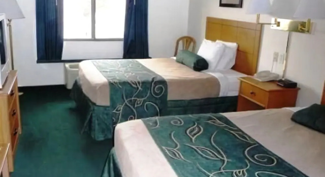 Oak Tree Inn Livonia West, Забронировать Отель Отели Луизиана с парковкой, Парковка