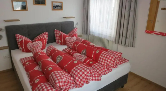 Ferienwohnung Eller, Забронировать Отель Отели Штубайталь с парковкой, Парковка