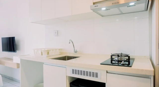 Студия Warm And Simply Studio Room Sky House Alam Sutera Apartment