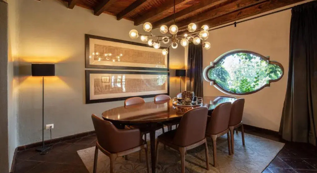 Вилла HOLT - Classic Chalet with Pool Overlooking Parroquia