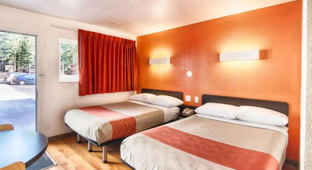 Четырёхместный номер Premium Motel 6-Mammoth Lakes, CA